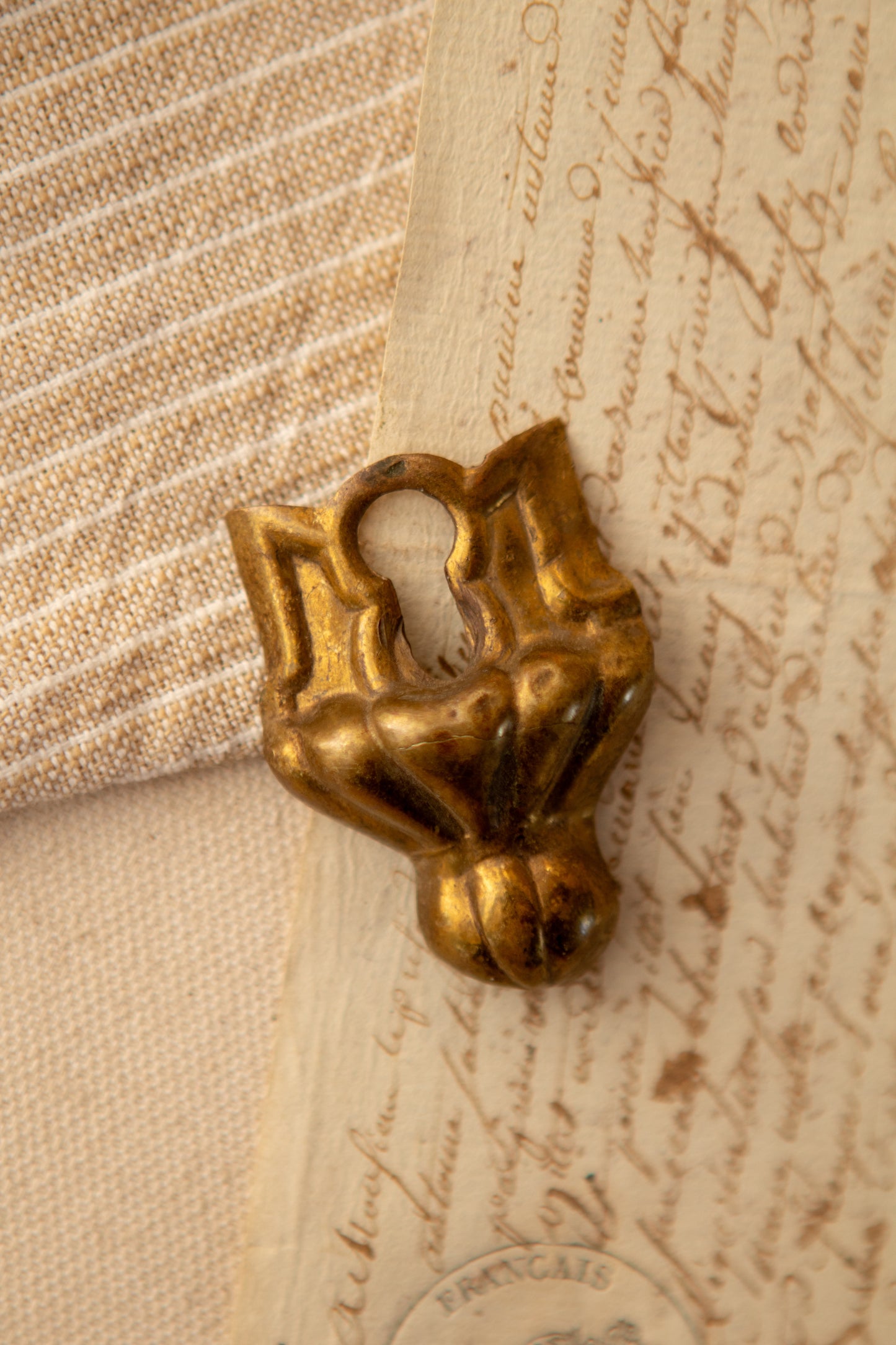 Paw Escutcheon