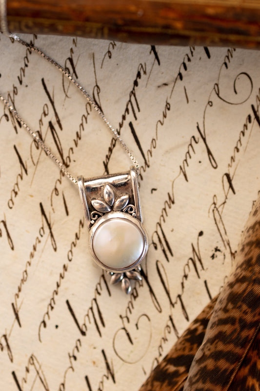 Mother of Pearl and Silver Plated Necklace w/ 16in Box Chain